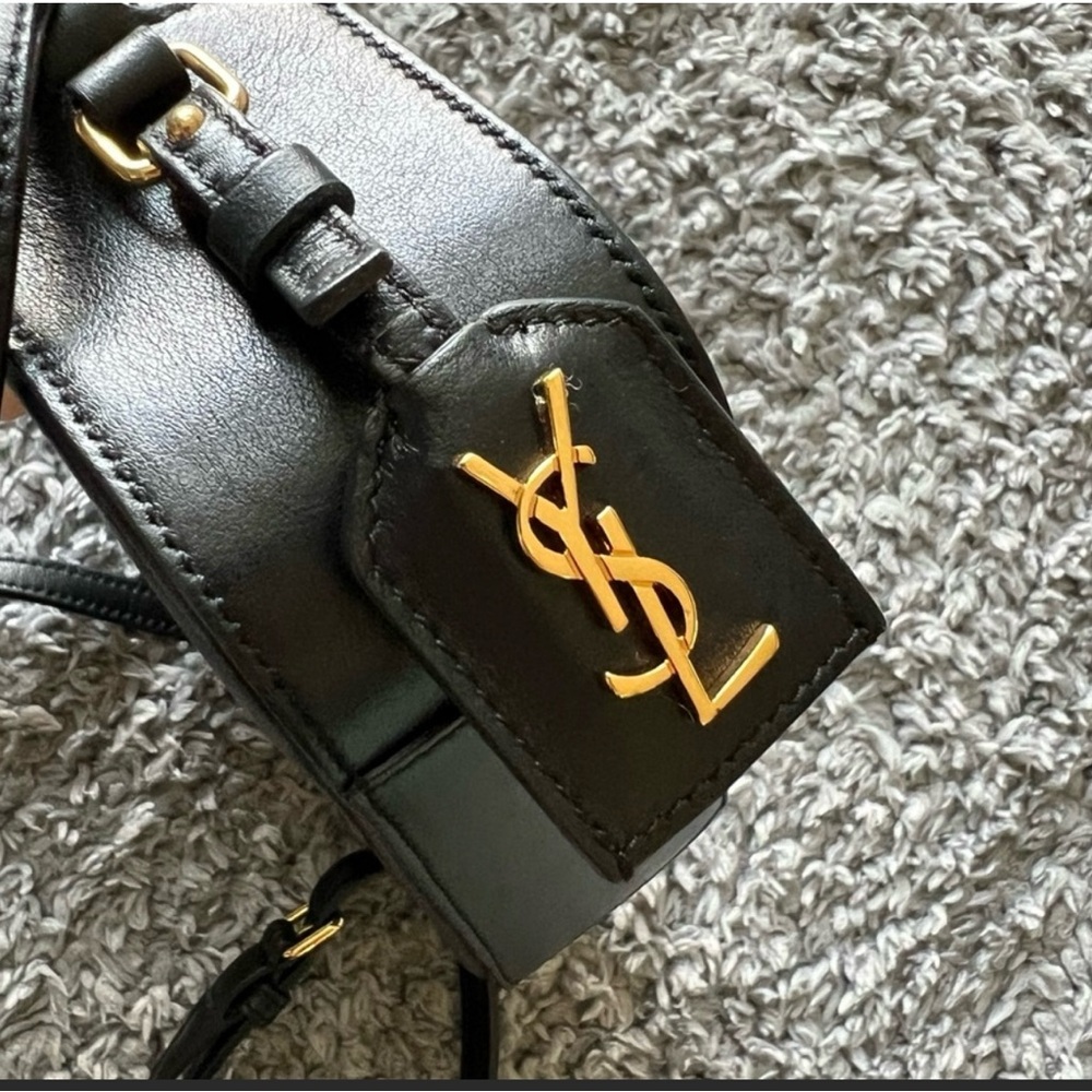 Saint Laurent Elegant Black Crossbody Bag - Picture 4 of 9